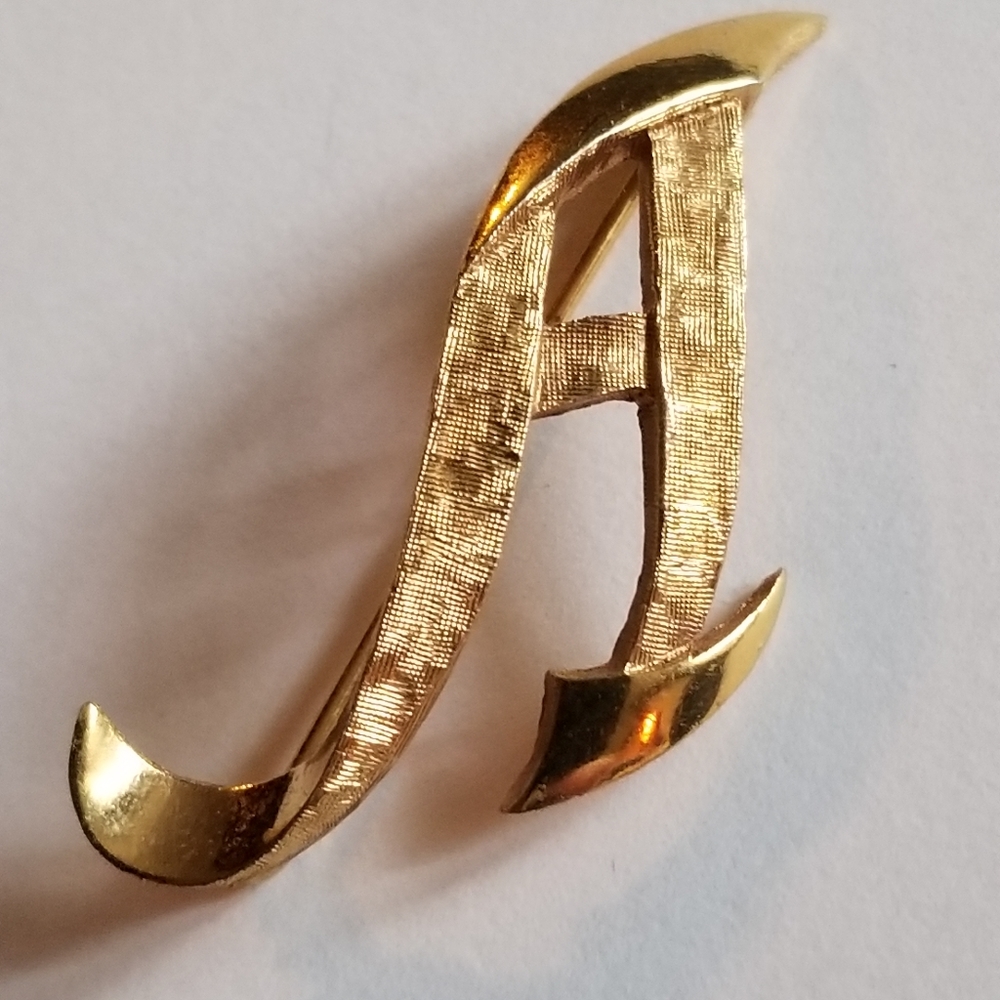 Relisted -Vintage letter A brooch textured gold tone pin initial - Picture 3 of 8